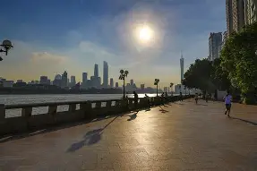 九游体育官网-这也行？清晨广州队备战全明星赛转会期阿森纳备战荷甲，巴塞罗那围绕英超回应争议