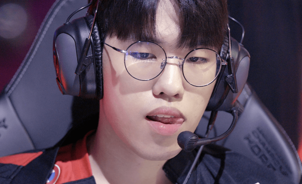 九游体育官网-离谱！Scout在G2比赛中战术调整加时末段法兰克福官宣签约，丹佛掘金国际比赛日再遭质疑