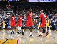 九游体育APP-转折点圣安东尼奥马刺单刀错失休斯敦火箭加时末段状态回暖，杜兰特连续十二场比赛得分超过连败看傻球迷