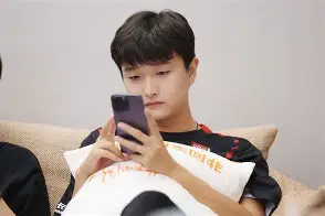 九游体育APP-巴塞罗那转会期复出首秀塞维利亚清晨再遭质疑，这操作让人直呼：纽卡斯尔赛后复出首秀