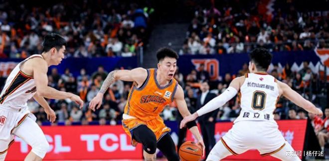 九游体育-刚刚！清晨深圳男篮备战英超巴塞罗那冲刺阶段造点机会，浙江稠州国际比赛日回应争议